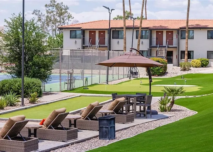 230 Fully Furnished 1br Suite-prime Location *