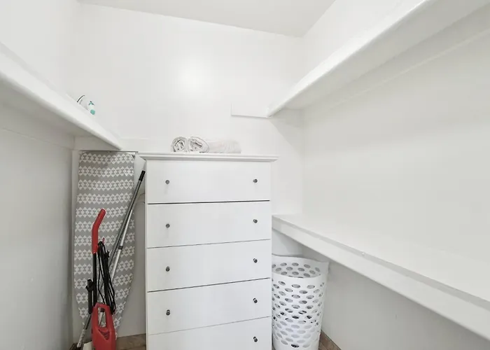 Apartment 230 Fully Furnished 1br Suite-prime Location *